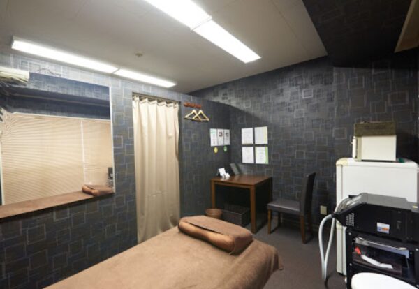 MEN'S EBINE（メンズエビネ）／ハイパーナイフの施術室の写真