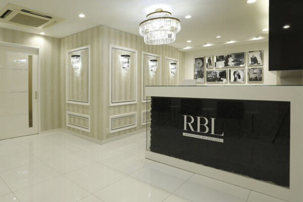 ROLAND Beauty Lounge 新宿西口駅前店の受付の写真