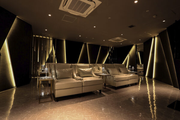 ROLAND Beauty Lounge新宿本店の店内写真